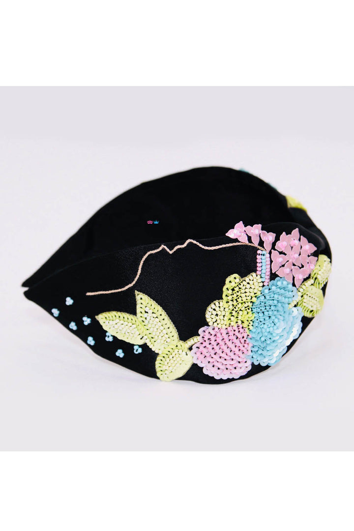 Shop from our wide range of hair bands for kids and mothers. Hand embroidered turban bands, partywear hairbands.
