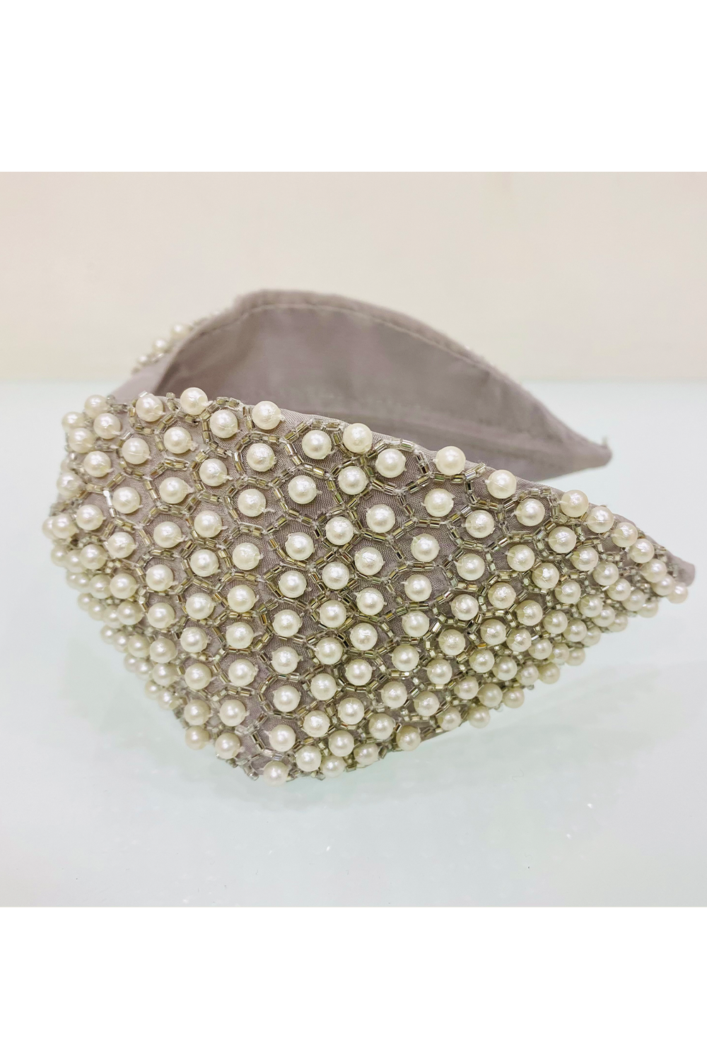 Shop from our wide range of hair bands for kids and mothers. Hand embroidered turban bands, partywear hairbands.