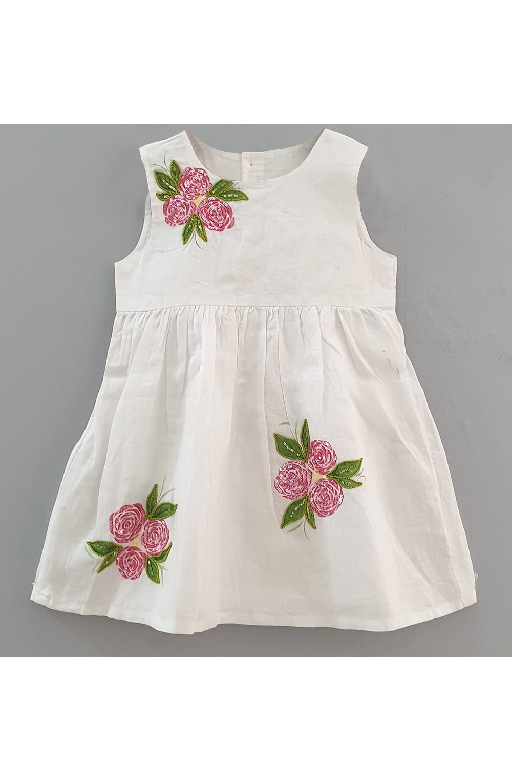 Stylemylo offers a wide range of kids dresses online including Frocks for kids, jumpsuits for kids, skirt top dresses for kids.