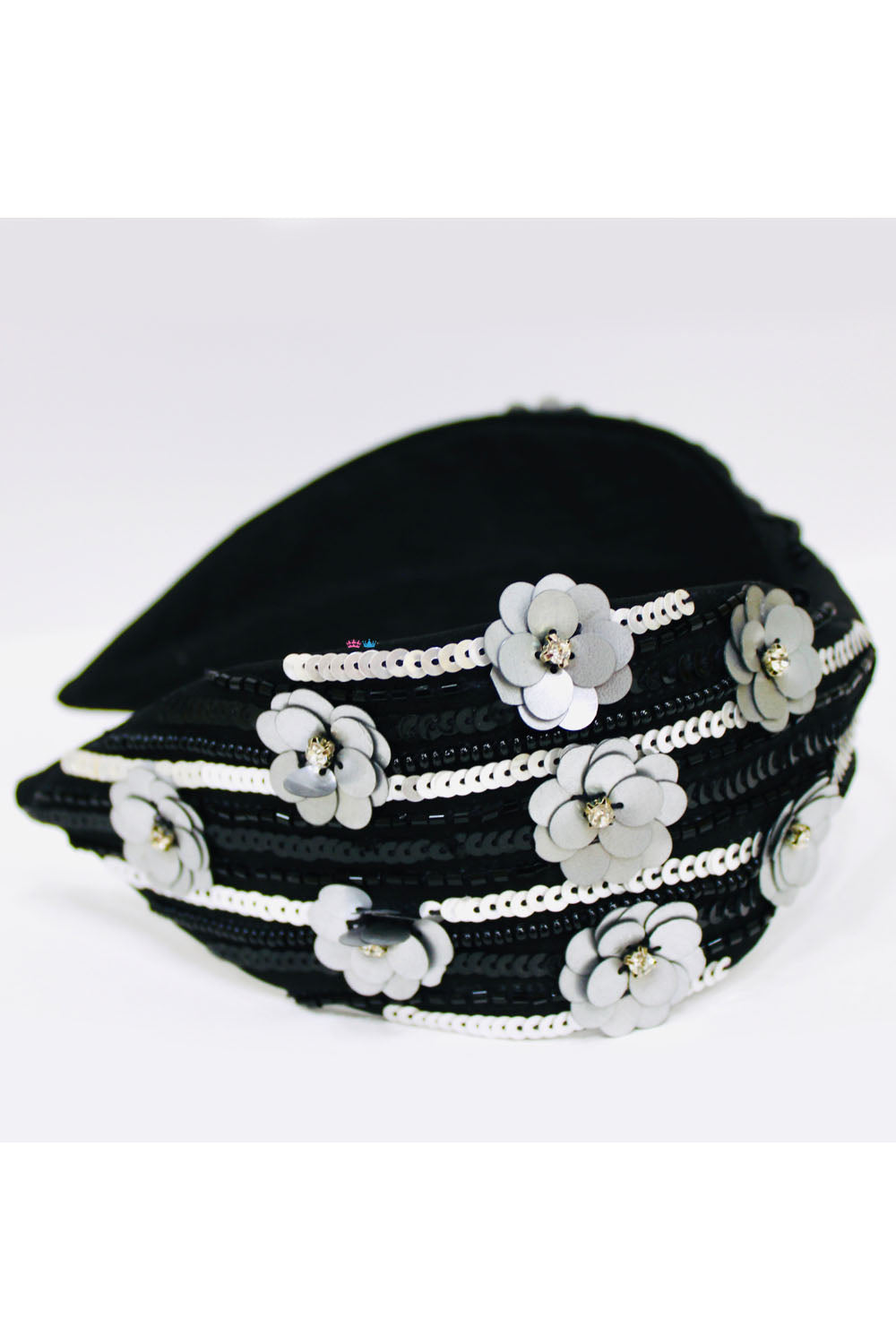 Shop from our wide range of hair bands for kids and mothers. Hand embroidered turban bands, partywear hairbands.