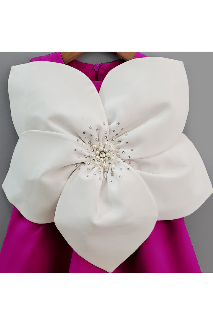 White Stylish Flower Embellished Sleeveless Dress