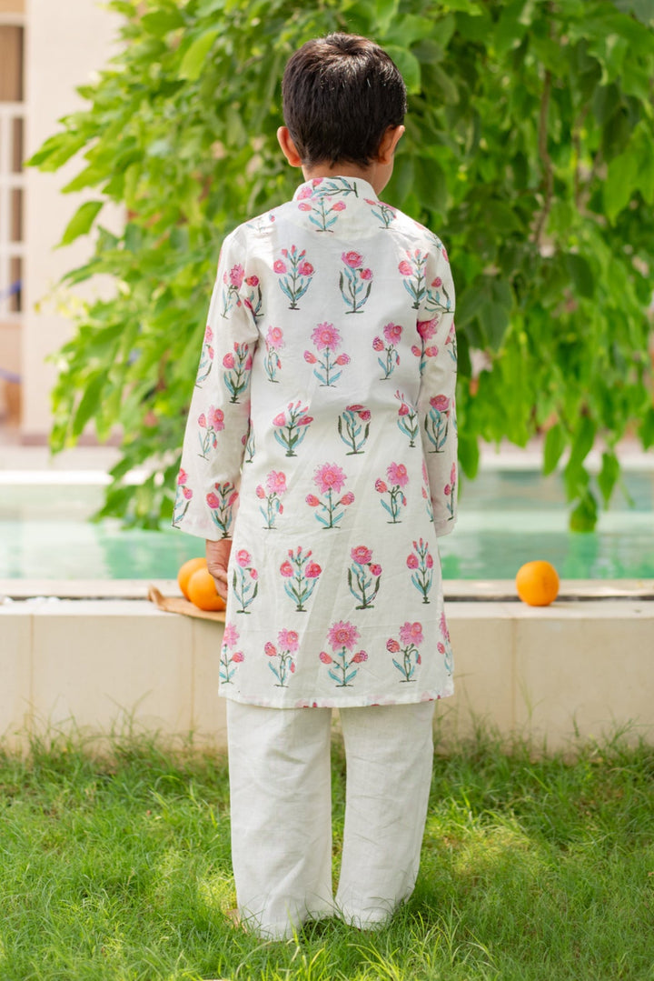 White Floral Printed Daisy Kurta With Pyjama Set
