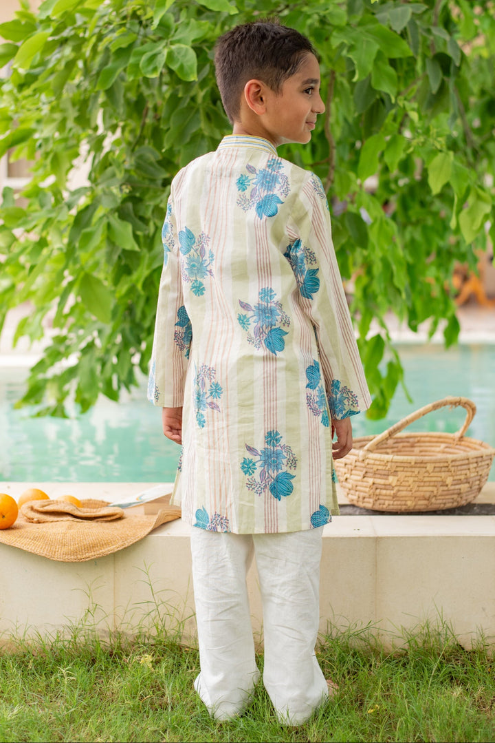 Green Floral Printed Daisy Stripes Kurta With Pyjama Set