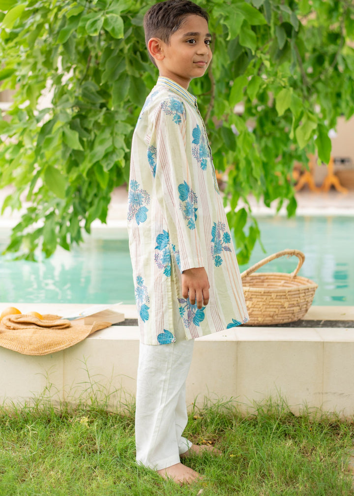 Green Floral Printed Daisy Stripes Kurta With Pyjama Set