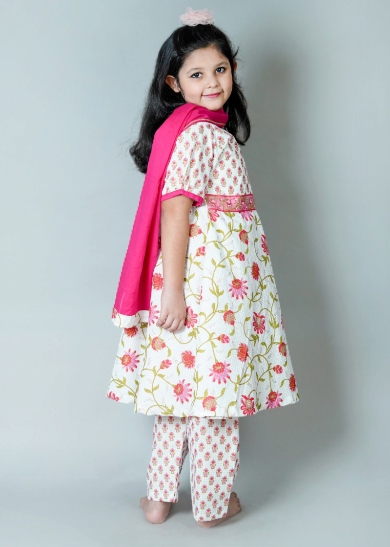 Pink Cotton Printed Floral Kurti Pyjama With Dupatta Set
