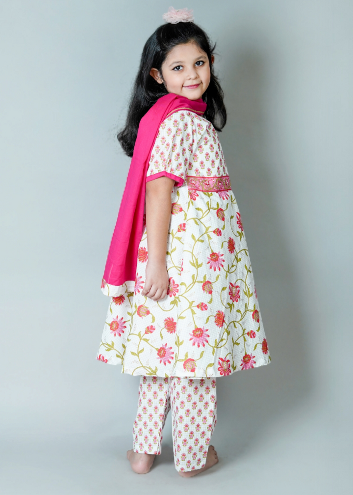 Pink Cotton Printed Floral Kurti Pyjama With Dupatta Set