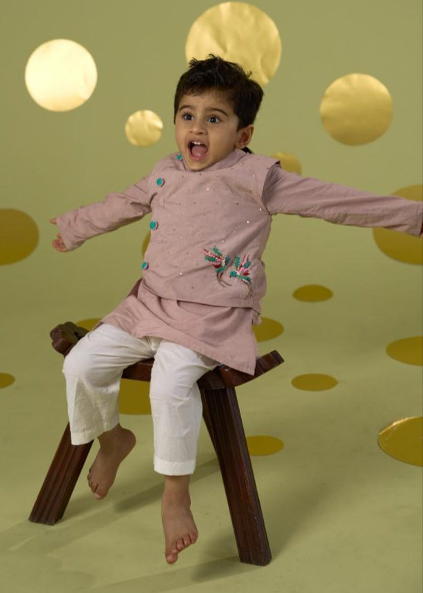 Ivory Hand Embroidery Bird Detailing Bandi And Kurta With Pyjama Set