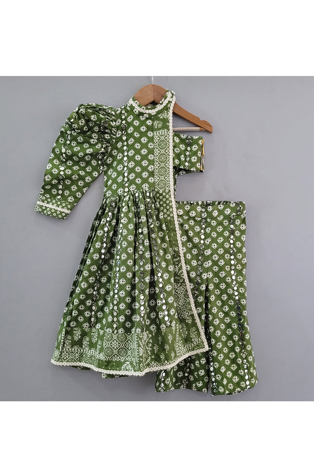 Green And White Printed Kurta With Pant Set