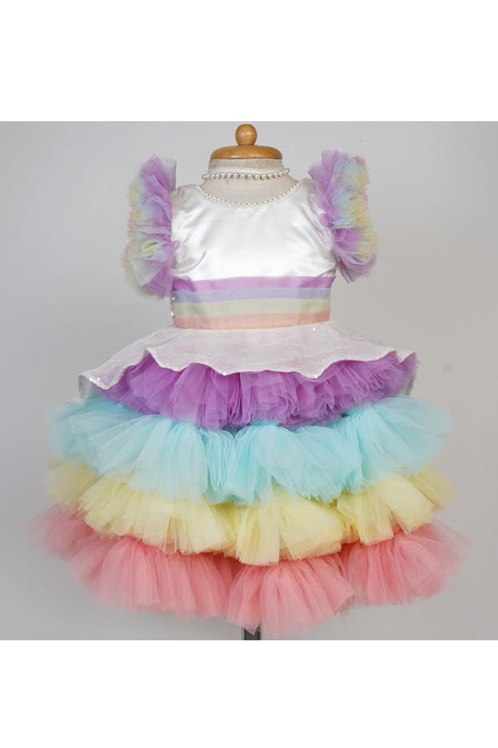 Shop from Stylemylo's latest party dresses for baby girls online. Partywear kids dresses is available for New born to 7Y